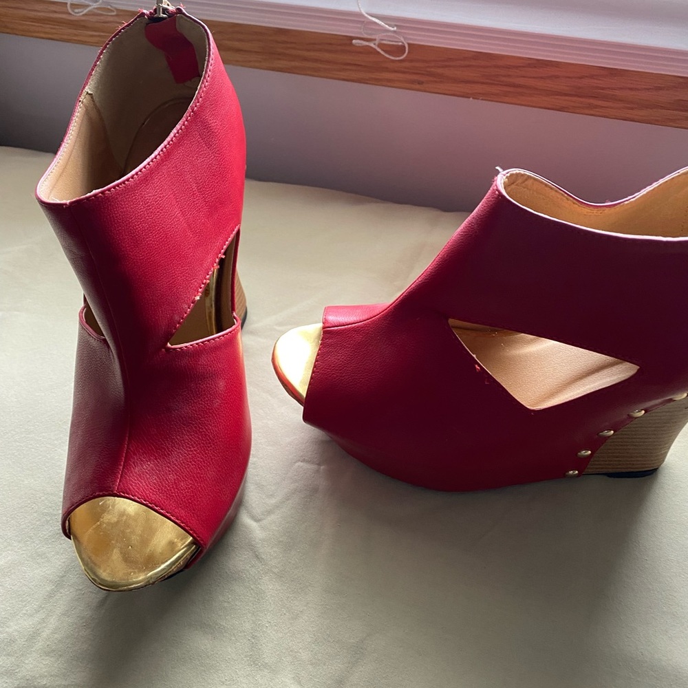 Size 11 red w/gold trim platform sandals